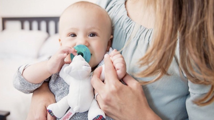 伟德bv1946官网-嫁豪门生3娃被丈夫赶走如今闯出亿万身家和小17岁男友很甜蜜